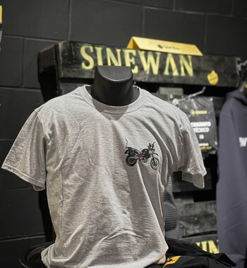 Camiseta Manga Corta Charly Sinewan Todo Va a Salir Bien